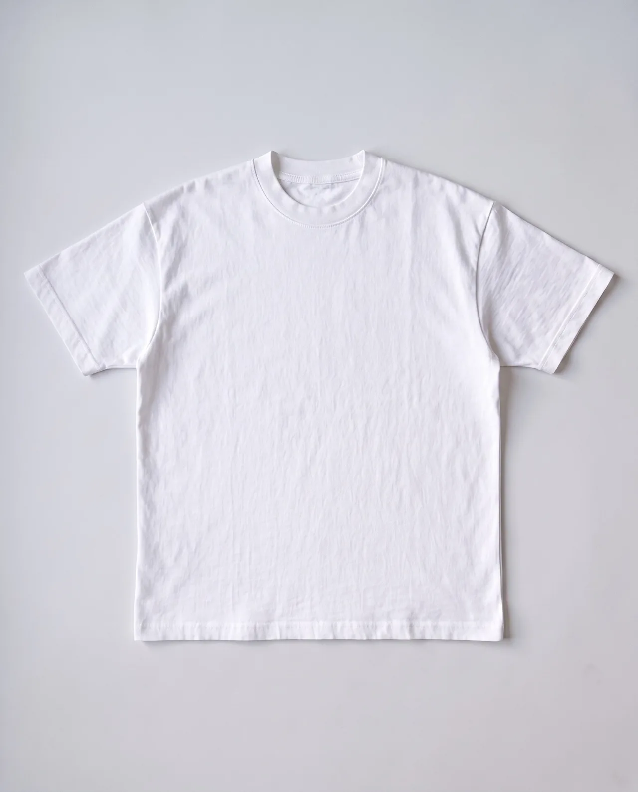 Entwurfsbild: weißes T-Shirt mit leerer Vorderseite